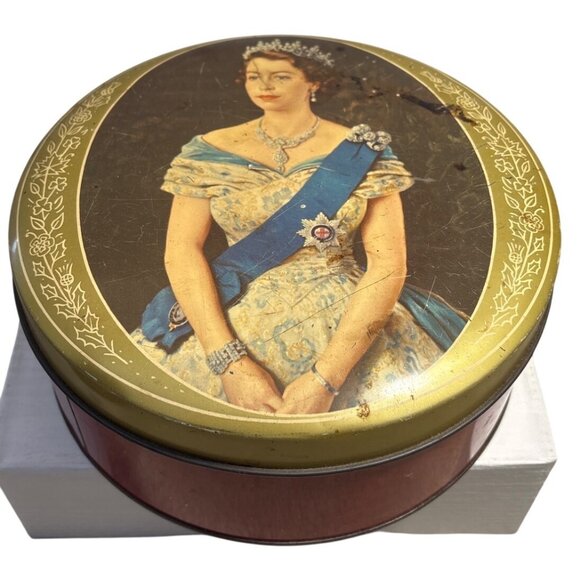 Vintage Queen Elizabeth II Round Cookie Biscuit Tin Container Lid Red Base 8" - Picture 2 of 12